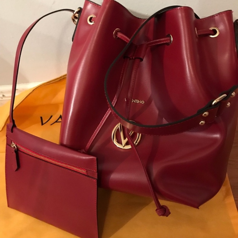 ⛔️SOLD⛔️Authentic VALENTINO Leather drawstring BAG - Picture 2 of 8